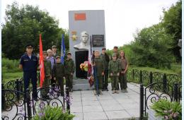 22.07.2024 Патриотическое мероприятие провели работники  городского музея у памятника Виктору Мирошниченко | Администрация муниципального округа город Партизанск Приморского края Официальный сайт