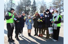 07.02.2022 В Партизанске сотрудники Госавтоинспекции и волонтёры напомнили горожанам о правилах дорожного движения | Администрация муниципального округа город Партизанск Приморского края Официальный сайт